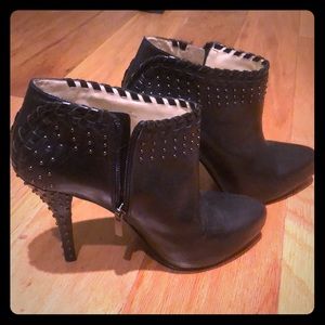 Enzo angiolini black bootie heels! Size 9